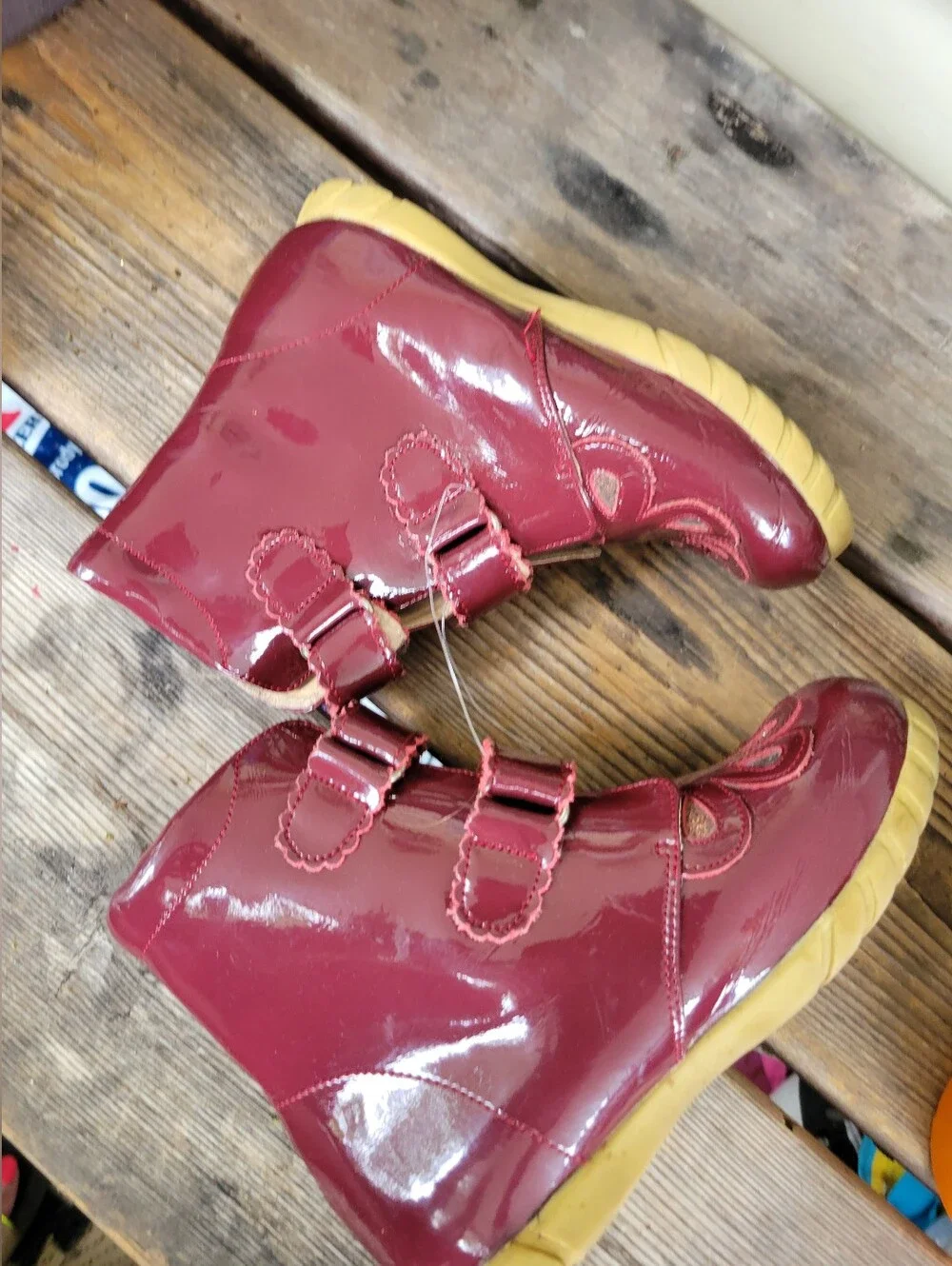 LIVIE & LUCA / FLORET SZ 11C VGUC MAROON patent petals & scalloped Boots